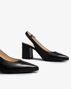 Chanel a Punta in Pelle Nera