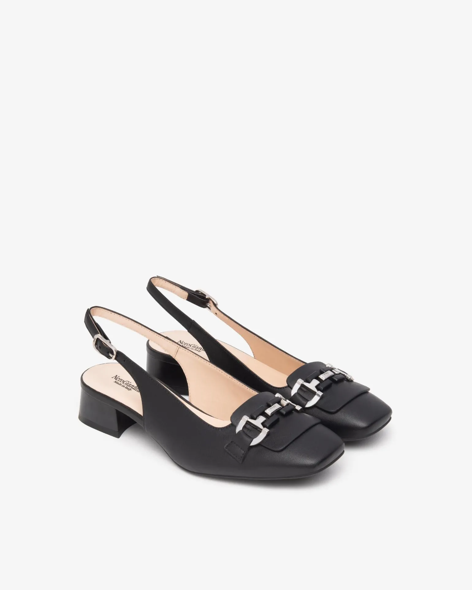 Chanel Tacco Basso in Pelle Nera con Fibbia