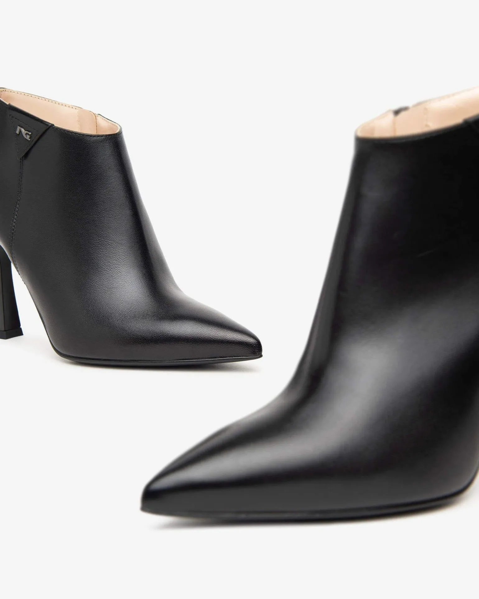 Stivaletto Caviglia Punta Tacco Spillo Nero