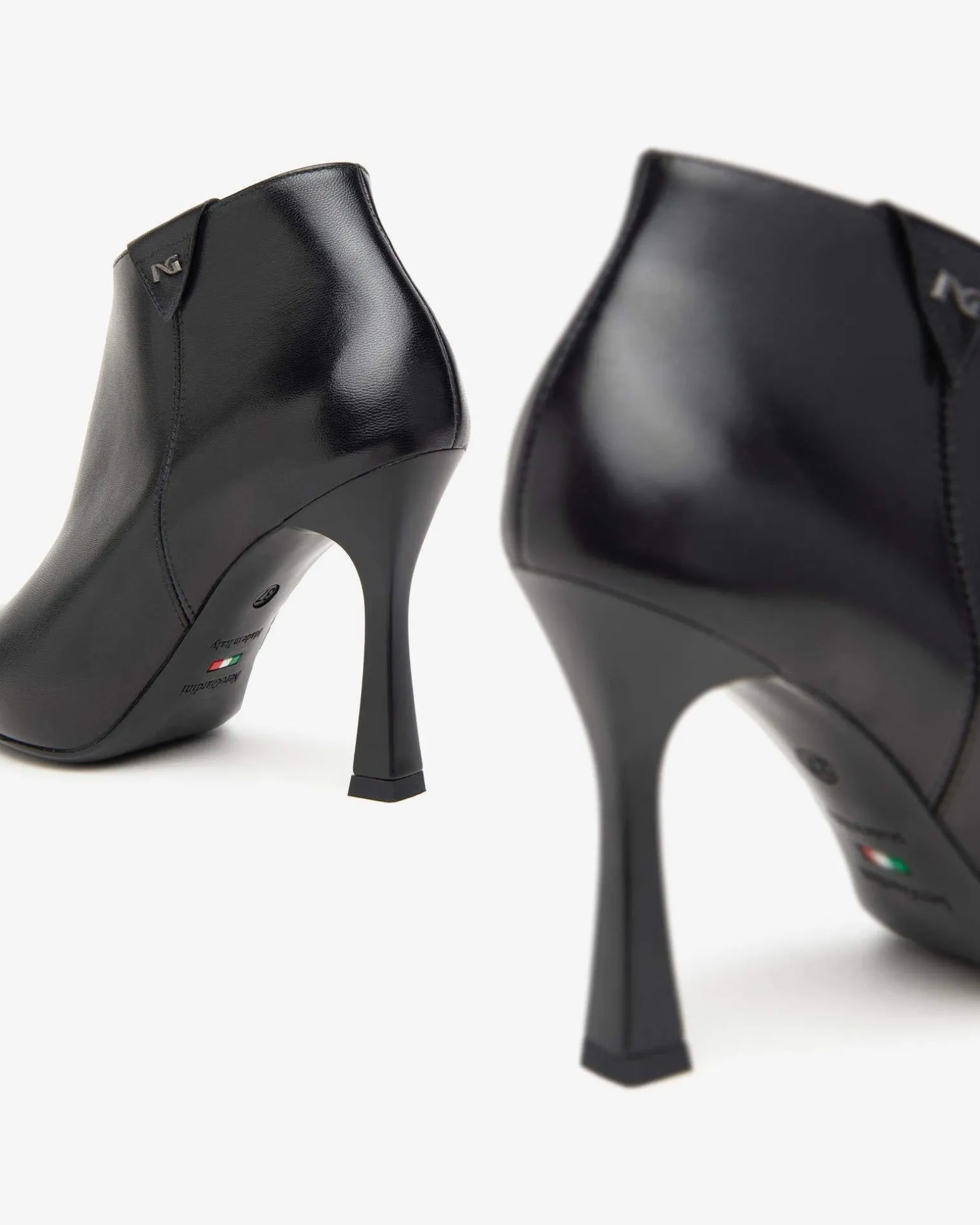 Stivaletto Caviglia Punta Tacco Spillo Nero