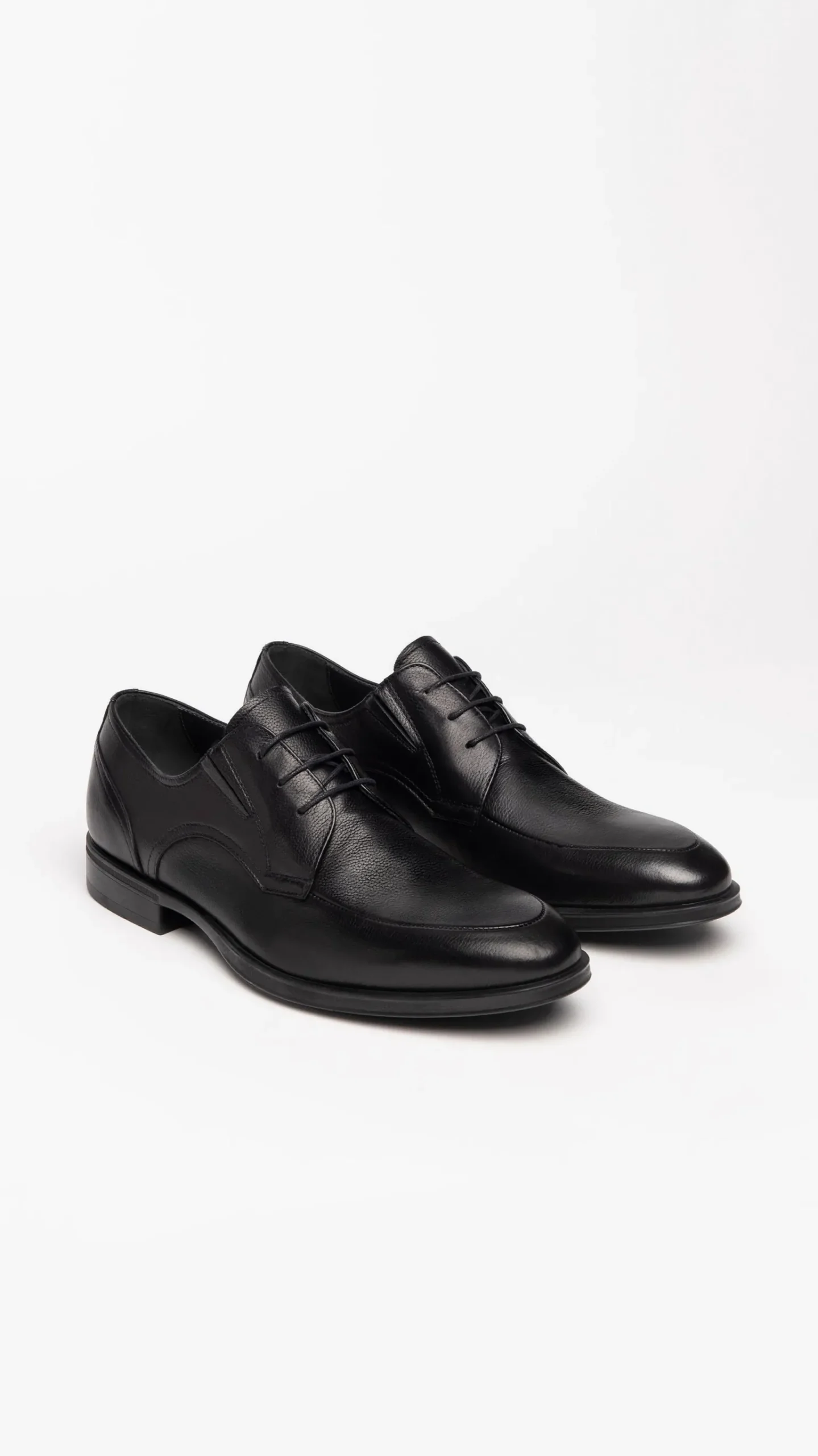 Stringata Uomo in Pelle Nera Derby