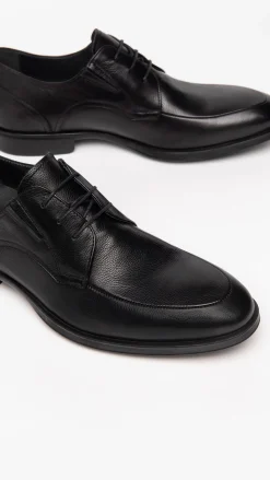 Stringata Uomo in Pelle Nera Derby