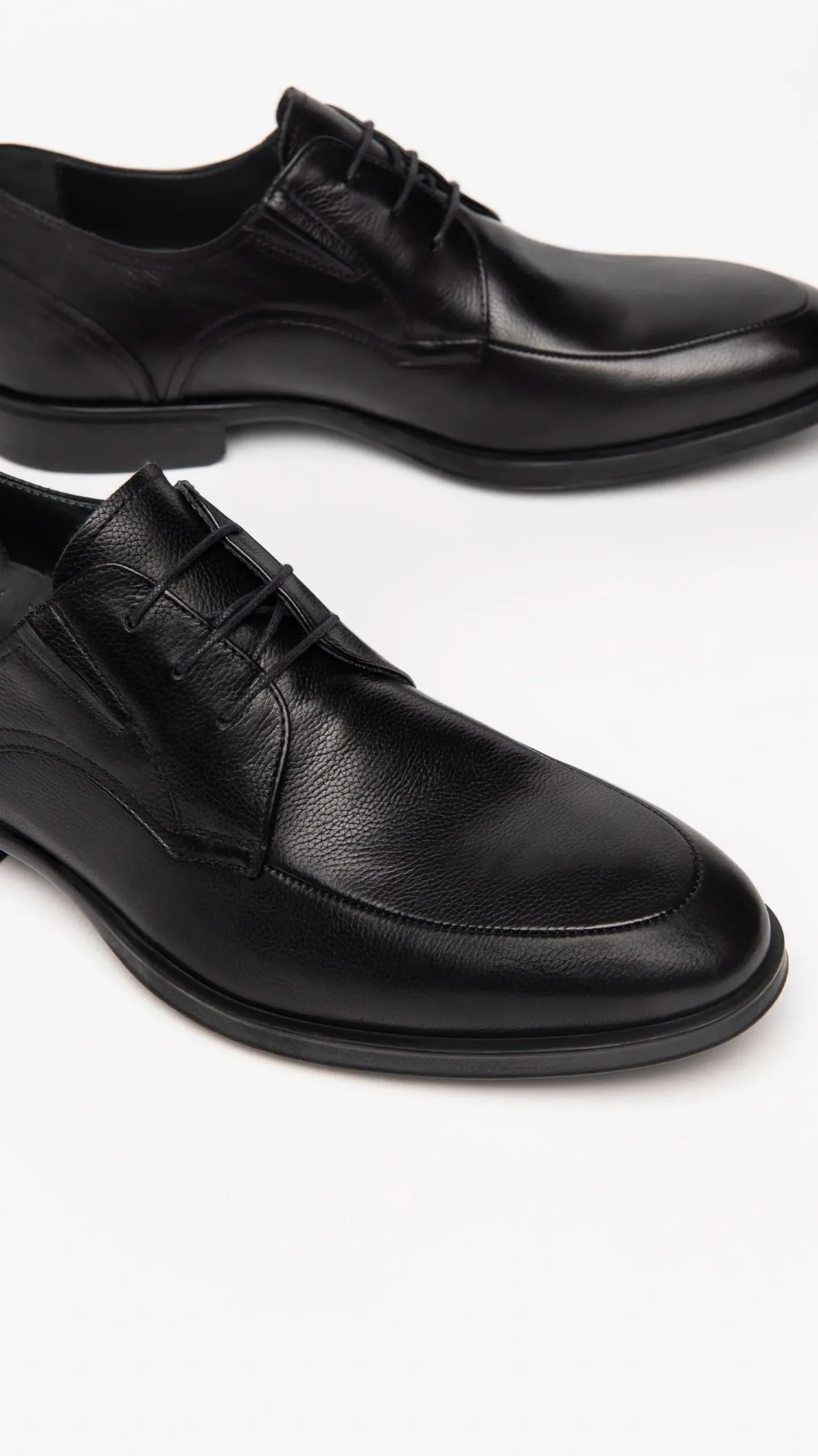 Stringata Uomo in Pelle Nera Derby
